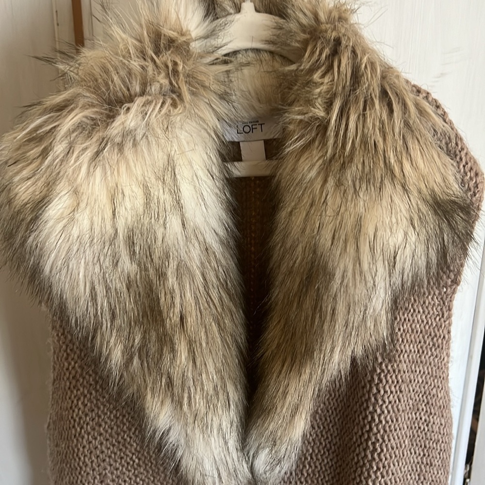 Trending Loft, adorable, tan and faux, fur wool vest, size large - Picture 2 of 5